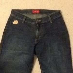 Like new Apple Bottom jeans with Apple pockets.